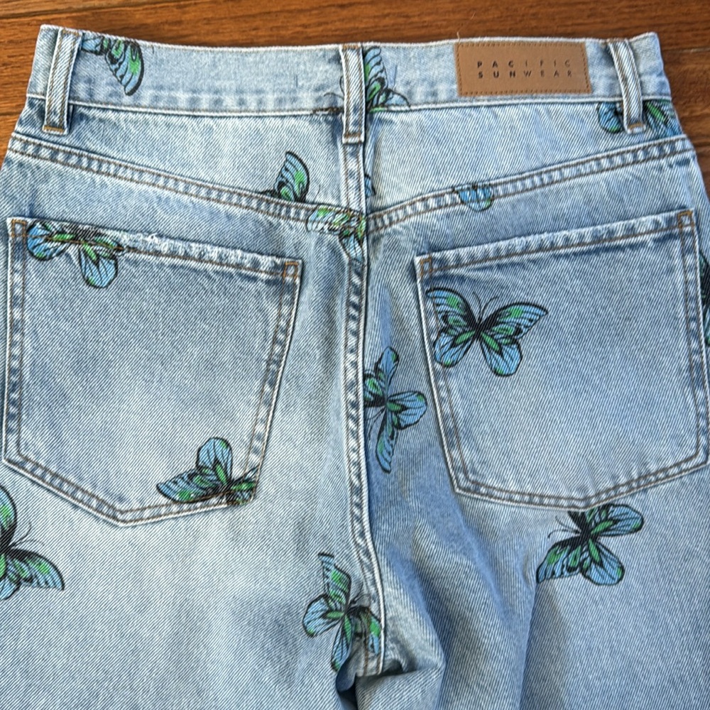 PACSUN Women’s Butterfly Embroidered Light Wash Jeans Size 26 waist - Picture 5 of 8